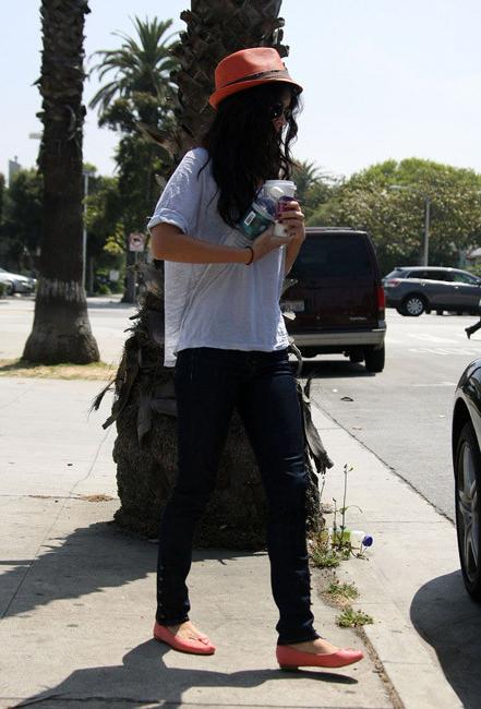 15P Megan Fox stunning ass in tight jeans