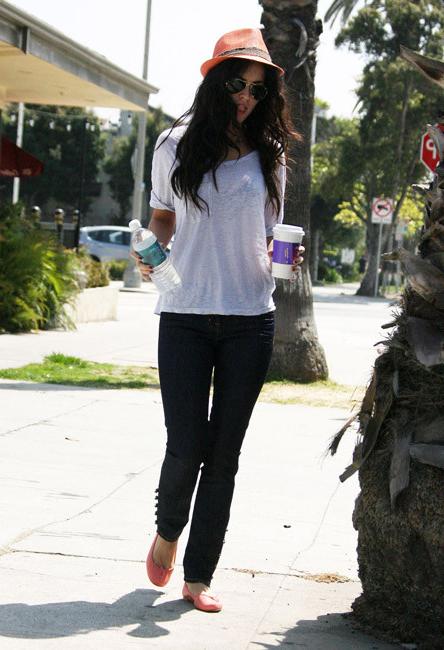 15P Megan Fox stunning ass in tight jeans