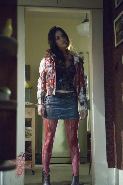 15P Megan Fox stunning ass in tight jeans