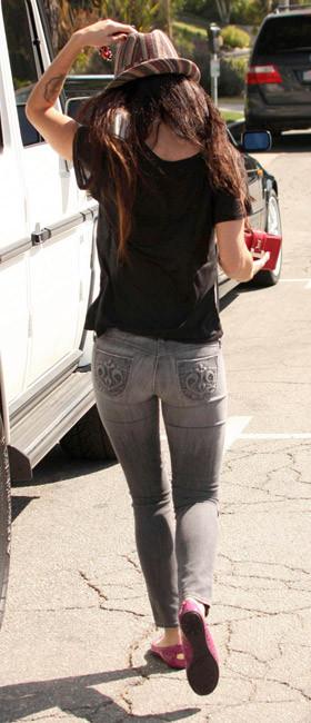 15P Megan Fox stunning ass in tight jeans