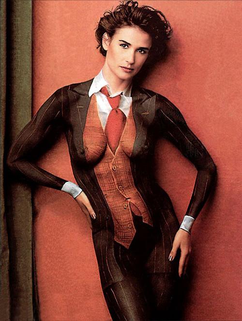 10P Demi Moore exposing her nice big tits and hairy pussy in some movi caps and phot