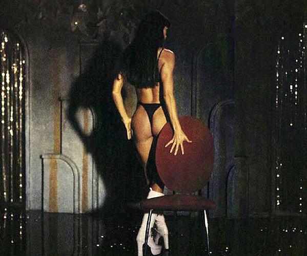 10P Demi Moore exposing her nice big tits and hairy pussy in some movi caps and phot
