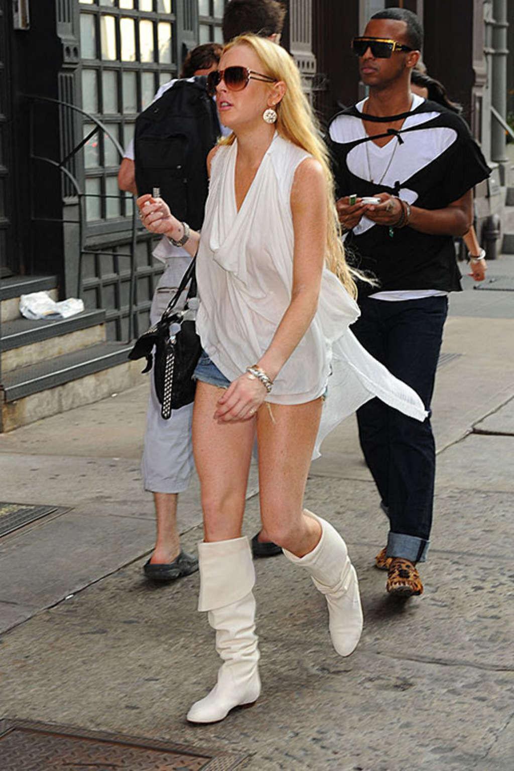 10P Lindsay Lohan exposing her nice big tits in see thru top and upskirt paparazzi p