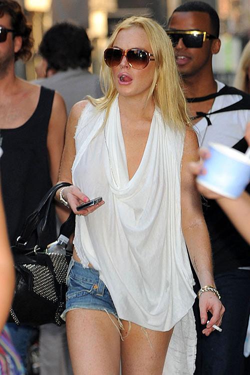 10P Lindsay Lohan exposing her nice big tits in see thru top and upskirt paparazzi p