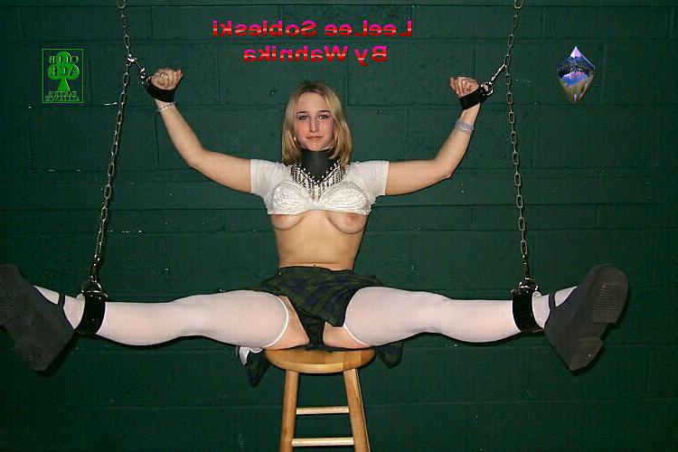 16P Leelee Sobieski showing her pussy and tits and fucking hard