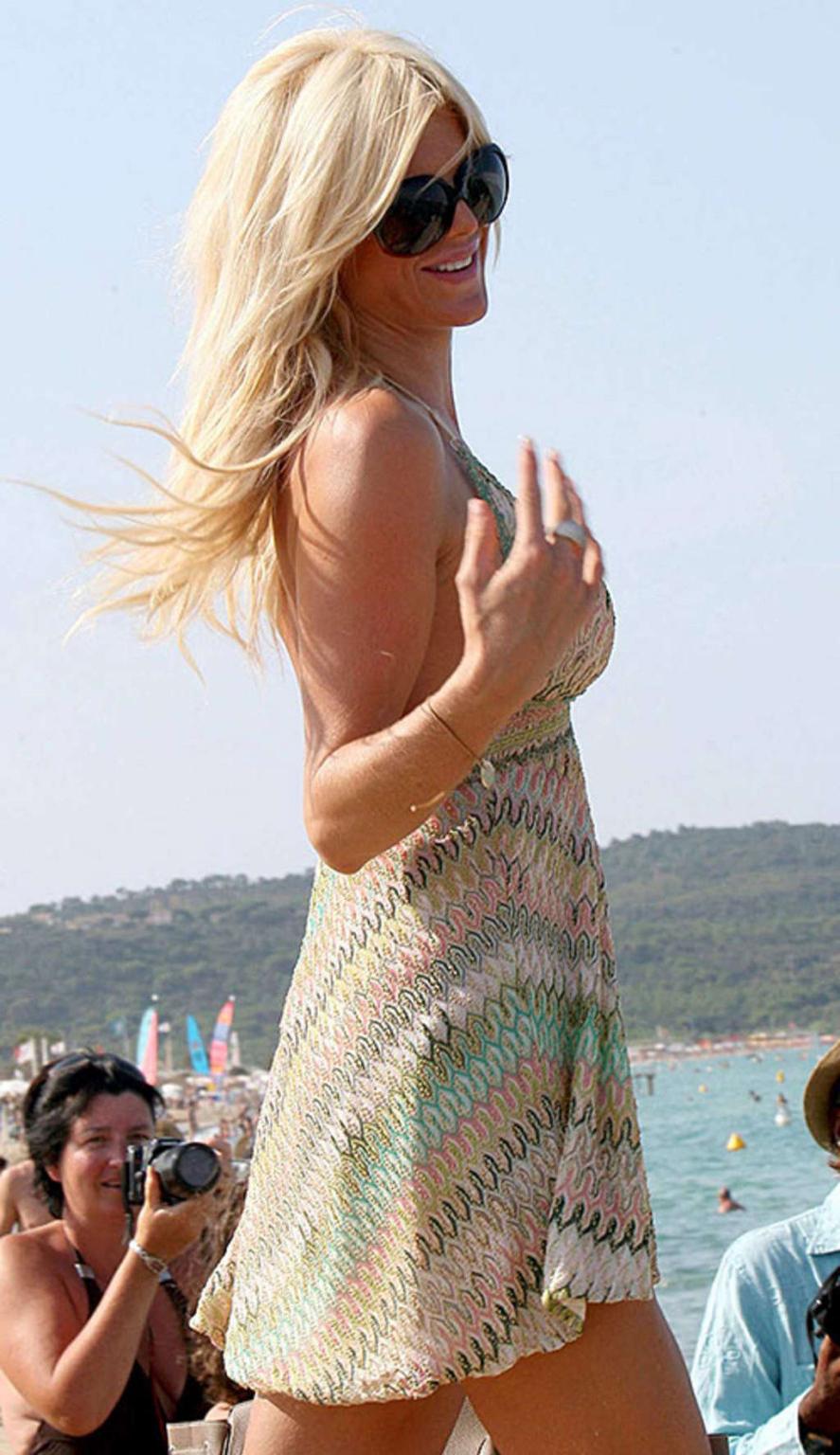 10P Victoria Silvstedt exposing her nice big tits and her pussy upskirt paparazzi pi