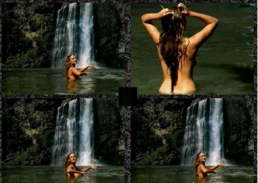 15P Leelee Sobieski great boobs as she is swimming