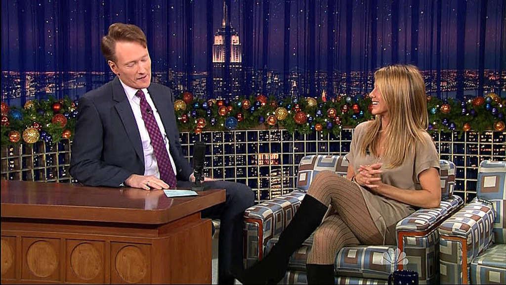 10P Jennifer Aniston almost upskirt and exposing her great tits and nice legs