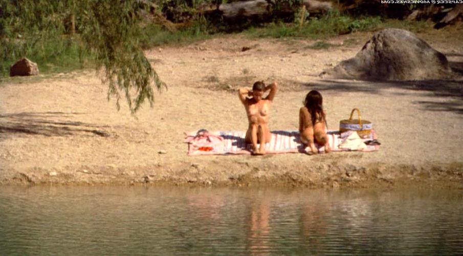 10P Jennifer Connelly exposing her nice big tits and ass on beach in nude movie caps