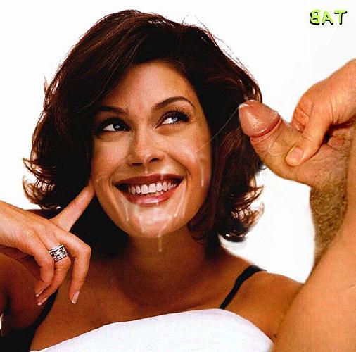 16P Teri Hatcher showing her pussy and tits and fucking hard