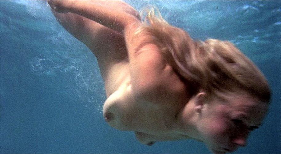 16P Helen Mirren exposing her big tits her nice ass and her pussy in nude movie caps