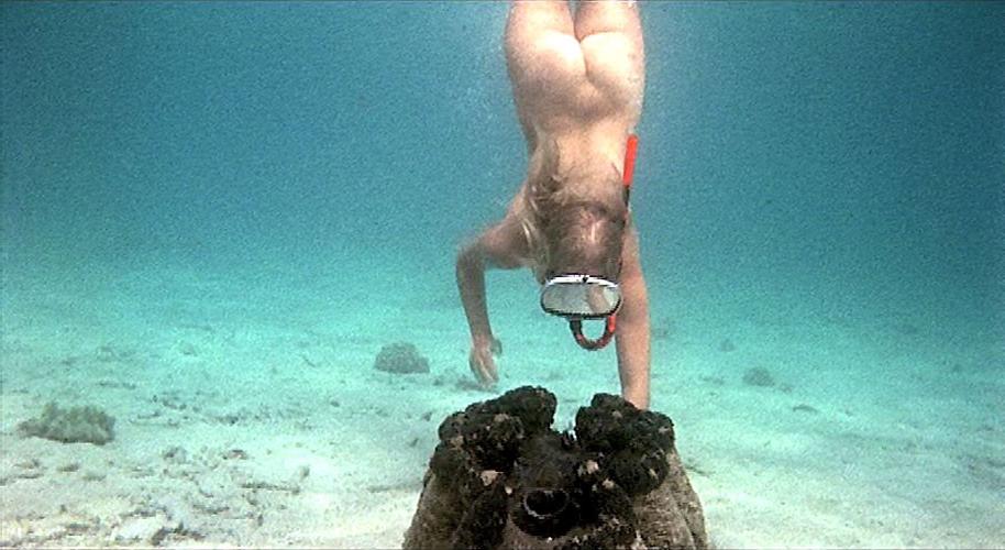 16P Helen Mirren exposing her big tits her nice ass and her pussy in nude movie caps