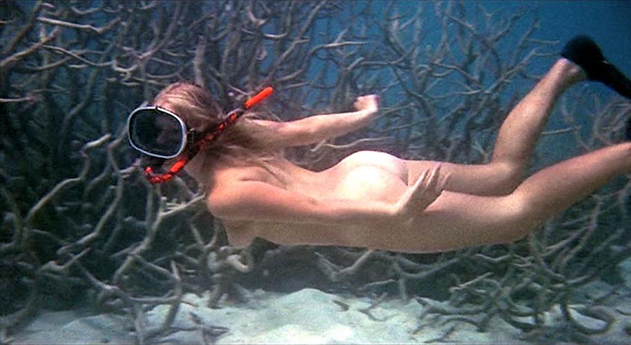 16P Helen Mirren exposing her big tits her nice ass and her pussy in nude movie caps