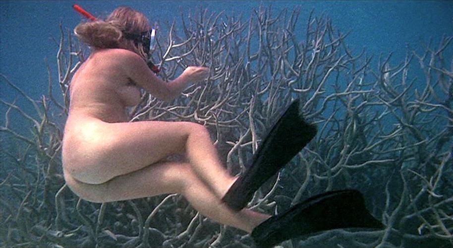 16P Helen Mirren exposing her big tits her nice ass and her pussy in nude movie caps