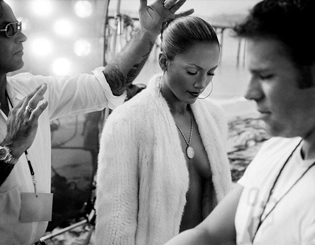 10P Jennifer Lopez exposing her great body in some photoshoot and upskirt paparazzi 