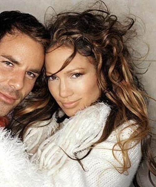 10P Jennifer Lopez exposing her great body in some photoshoot and upskirt paparazzi 