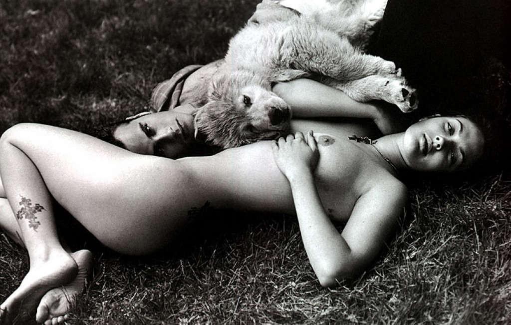 10P Drew Barrymore showing her nice big tits and great body and posing all nude