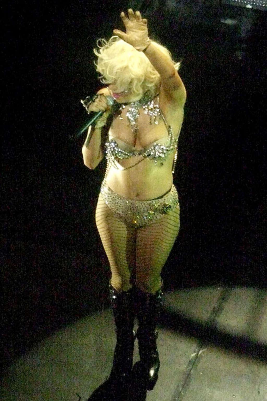 10P Lady Gaga showing her nice big tits and nipple slip paparazzi pictures