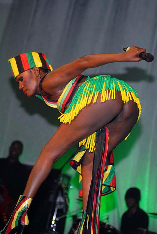 10P Grace Jones showing her nice ass upskirt on stage paparazzi pictures