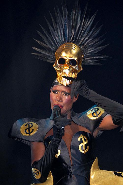 10P Grace Jones showing her nice ass upskirt on stage paparazzi pictures