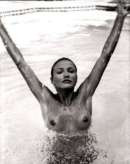 10P Cameron Diaz showing her nice big tits and posing very sexy in bikini