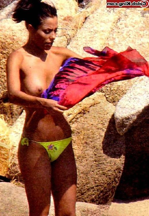 16P Hot celebrity Carolina Marconi showing off with her sexy boobs