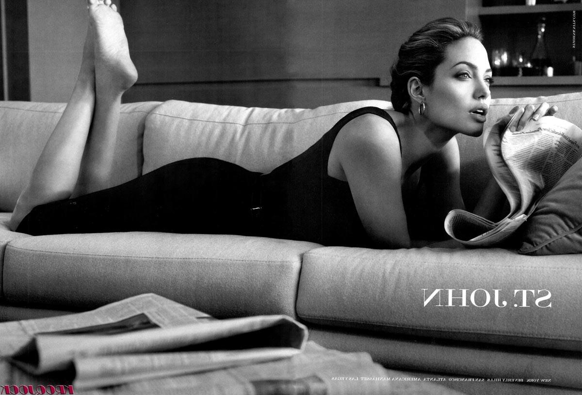 15P Angelina Jolie exposing her sweet big boobs