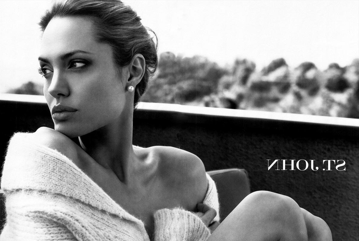 15P Angelina Jolie exposing her sweet big boobs