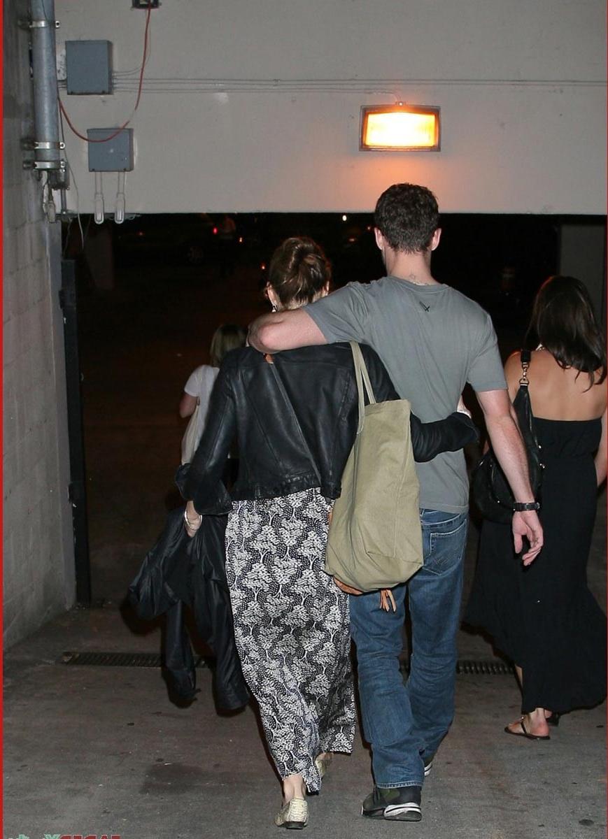 15P Jessica Biel doing lapdance and showing great ass