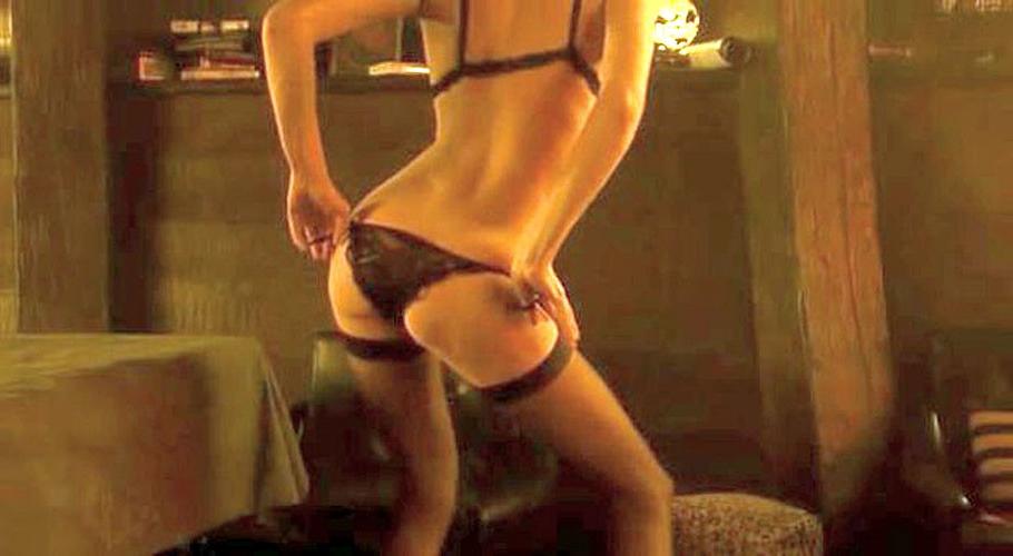 16P Rebecca Romijn Stamos showing her nice ass and dancing sexy in lingerie in movie