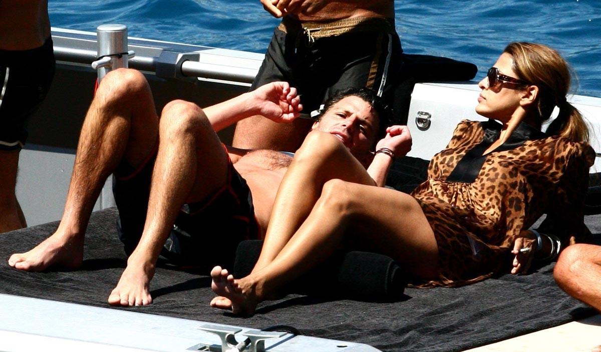 15P Eva Mendes revealing breasts with hard nipples