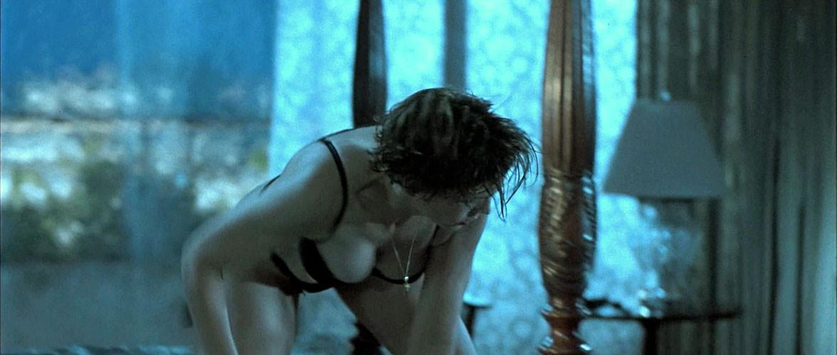 10P Jamie Lee Curtis dancing very sexy and performing streaptese in some movie caps