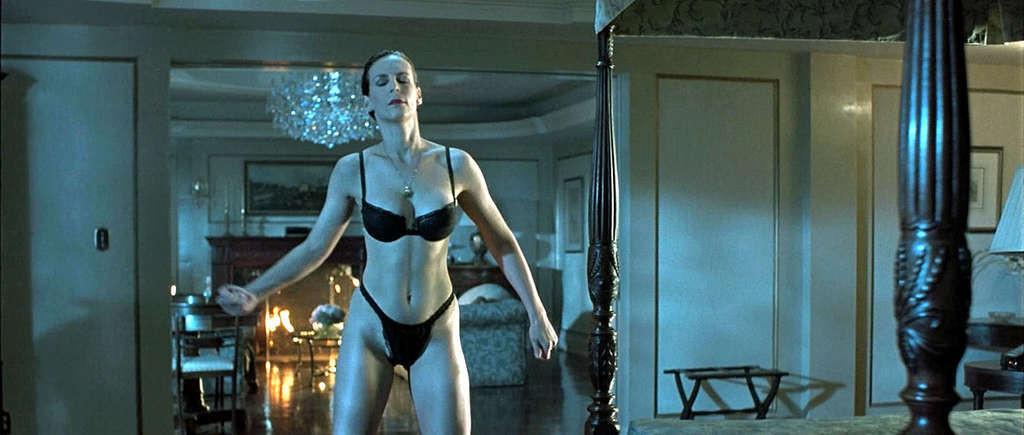 10P Jamie Lee Curtis dancing very sexy and performing streaptese in some movie caps