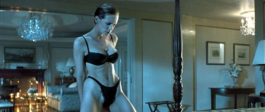 10P Jamie Lee Curtis dancing very sexy and performing streaptese in some movie caps