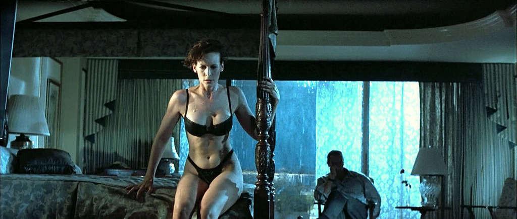 10P Jamie Lee Curtis dancing very sexy and performing streaptese in some movie caps