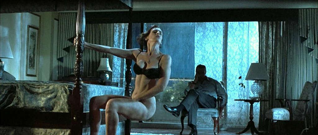 10P Jamie Lee Curtis dancing very sexy and performing streaptese in some movie caps
