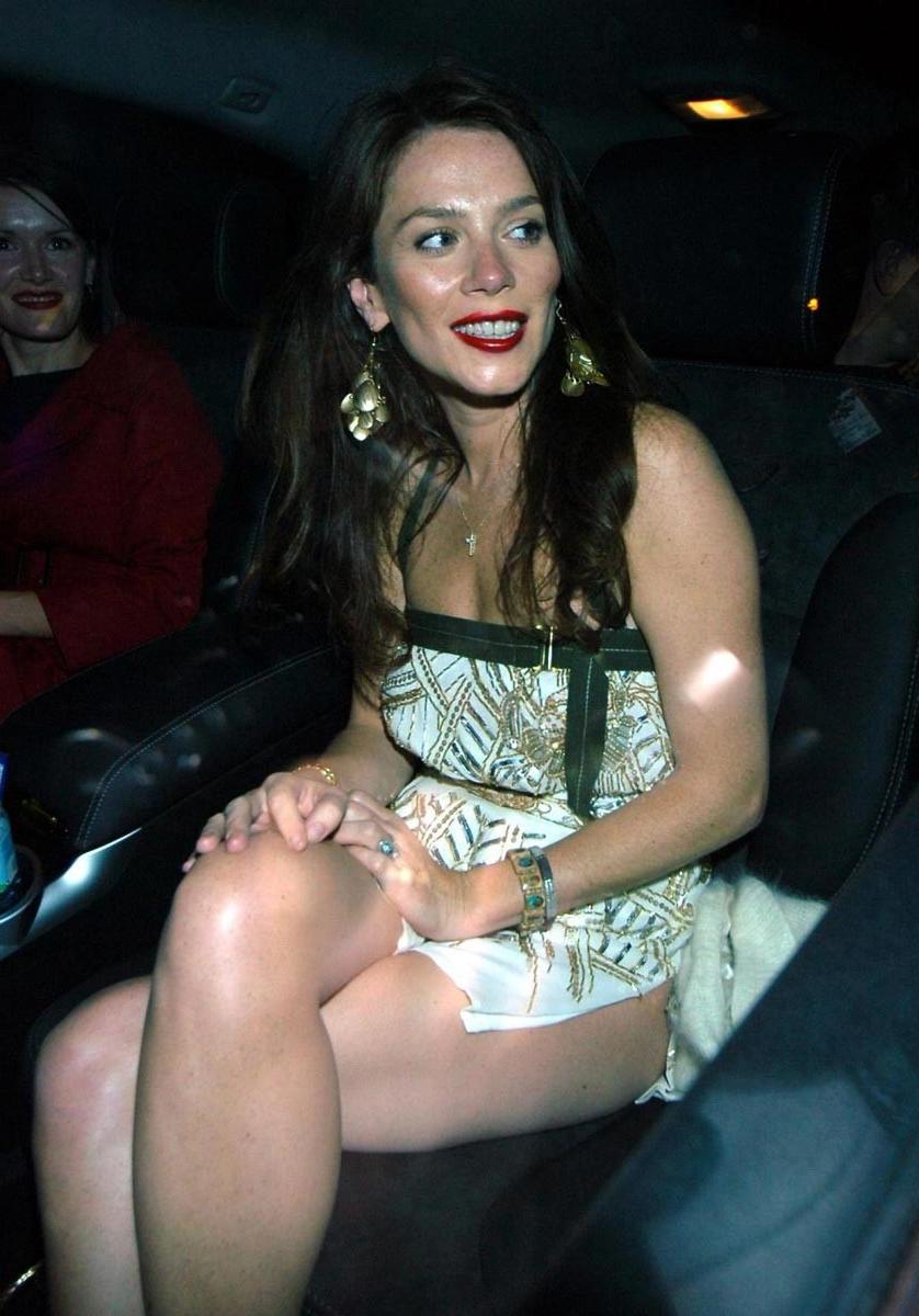 15P Anna Friel sweet ass and nude tits on the beach