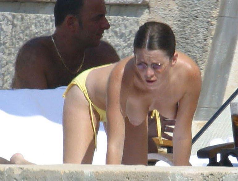 15P Anna Friel sweet ass and nude tits on the beach