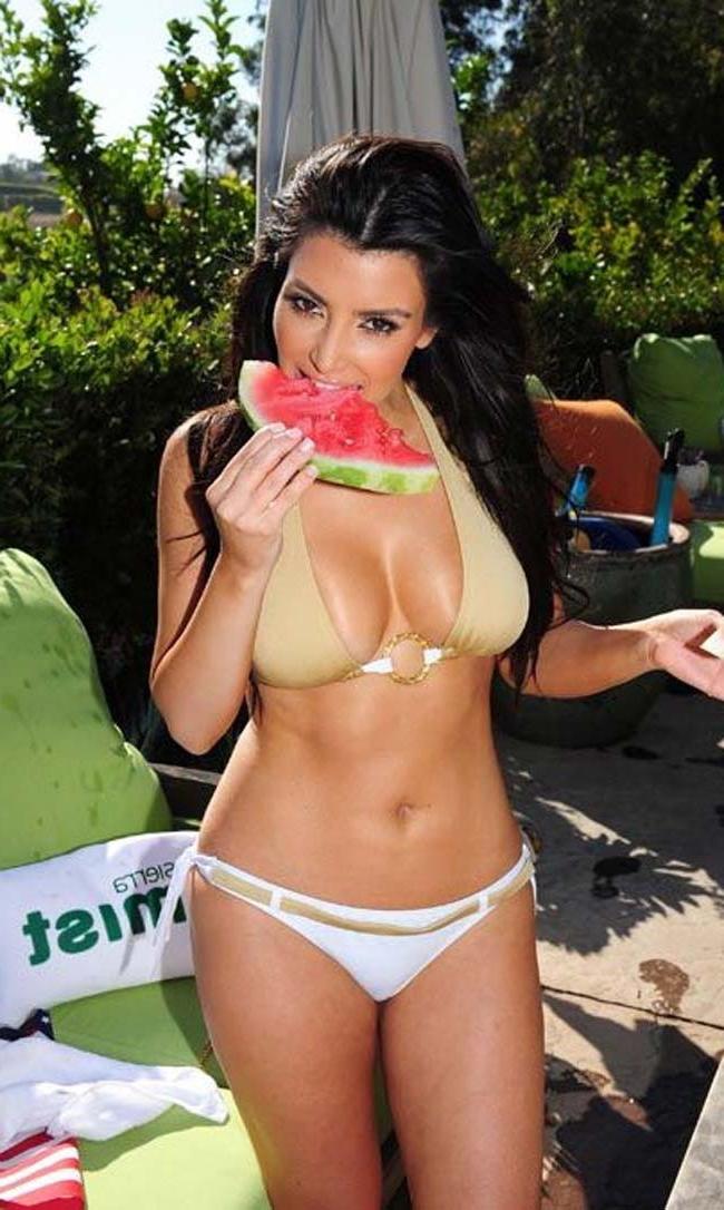15P Kim Kardashian nice latina breasts in sexy bikini
