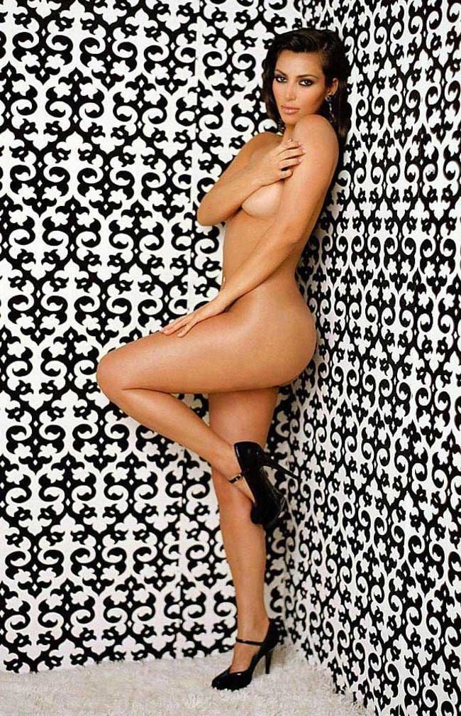 15P Kim Kardashian bouncing ass and great bikini tits