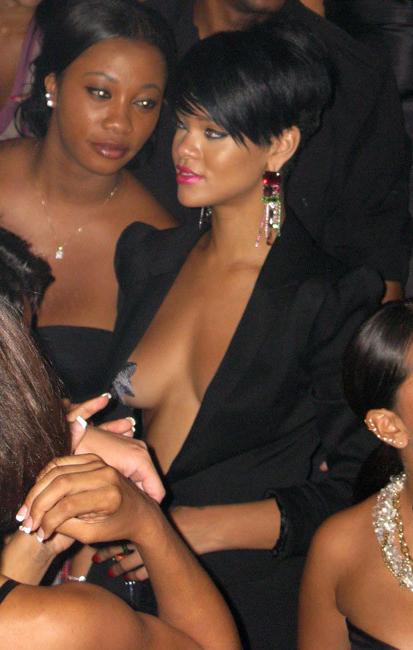 15P Rihanna showing her great ebony ass and tits