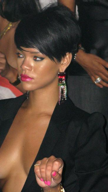 15P Rihanna showing her great ebony ass and tits
