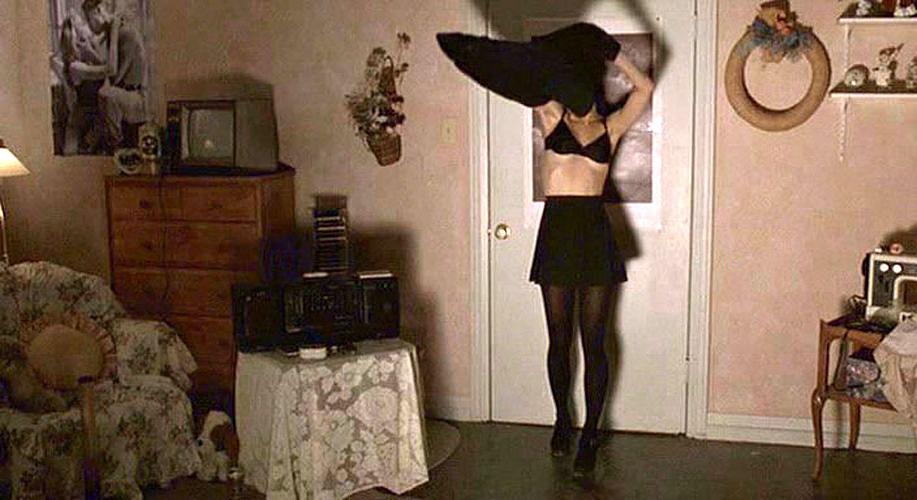 16P Perrey Reeves showing her nice big tits in nude movie caps