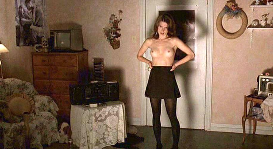 16P Perrey Reeves showing her nice big tits in nude movie caps