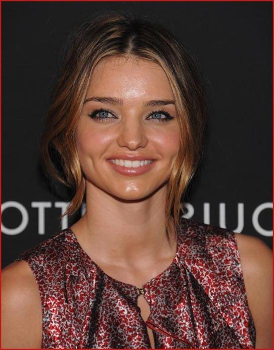 15P Miranda Kerr posing fully nude but covered well