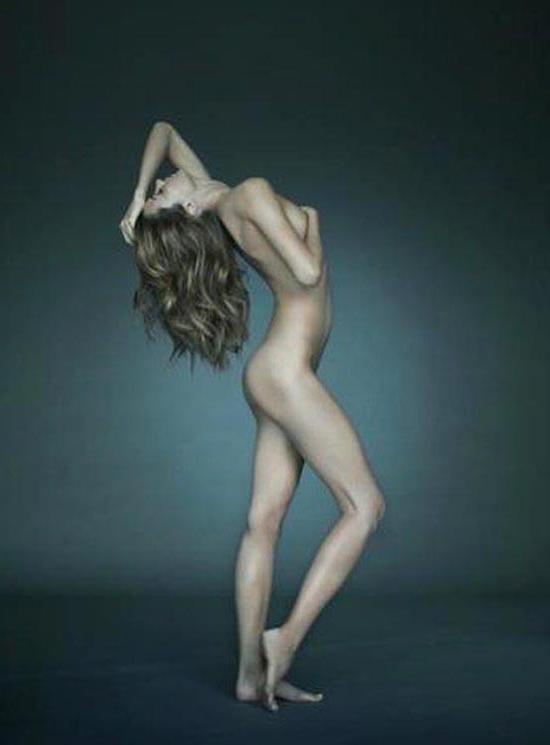 15P Miranda Kerr posing fully nude but covered well