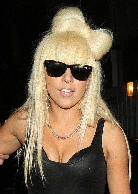 15P Lady Gaga shows her perfect ass and exposed tits