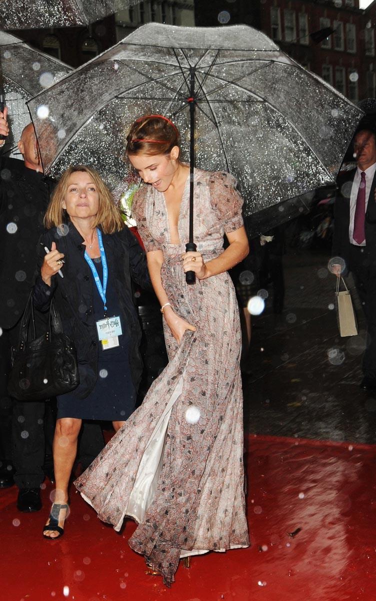 15P Emma Watson upskirt and fully naked in bathtub