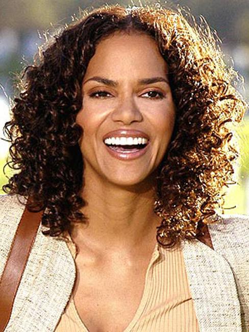 15P Halle Berry showing her big natural huge tits