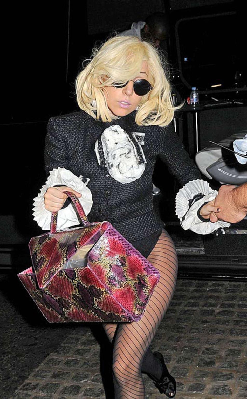 10P Lady Gaga showing her nice big tits and her ass in thong paparazzi pictures